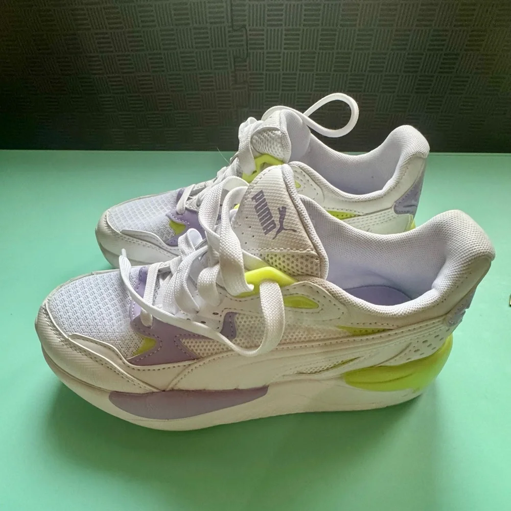 Puma SoftFoam+ Sneakers Women’s/Girls 4.5 White‎ Purple Neon 389685-02